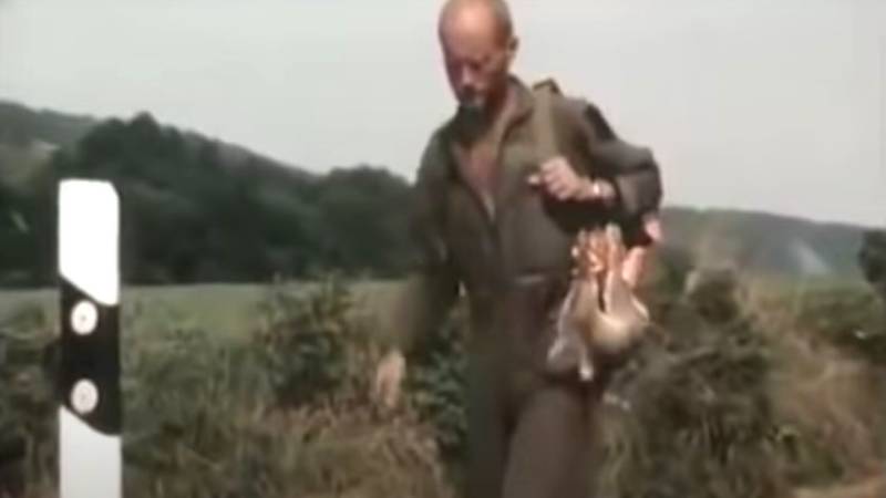 Rüdiger Nehberg packs up a rabbit that was hit by a car and eats it later