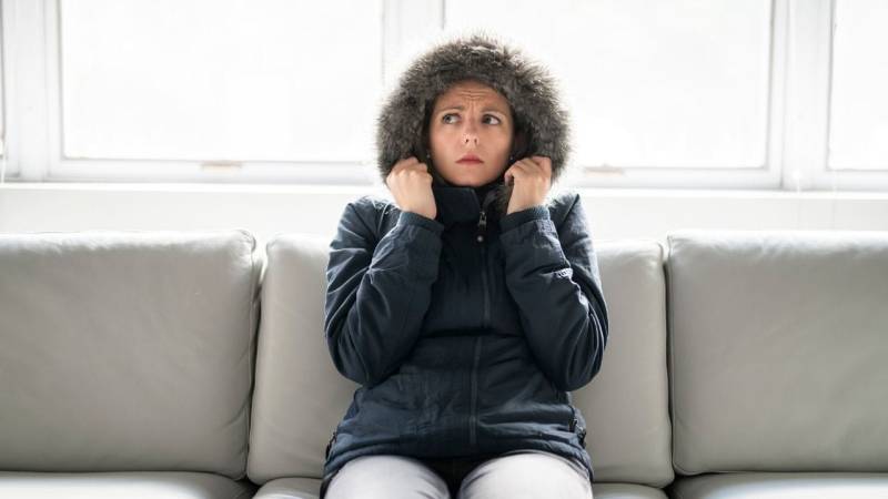 9 tips for staying warm without electricity and heating