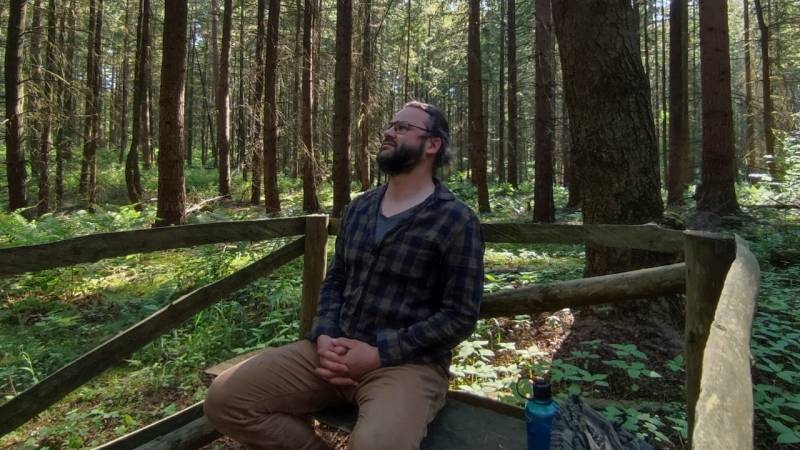 Unscheinbar, aber wahr: beim Sitzplatz machst du viele fantastische Naturerfahrungen