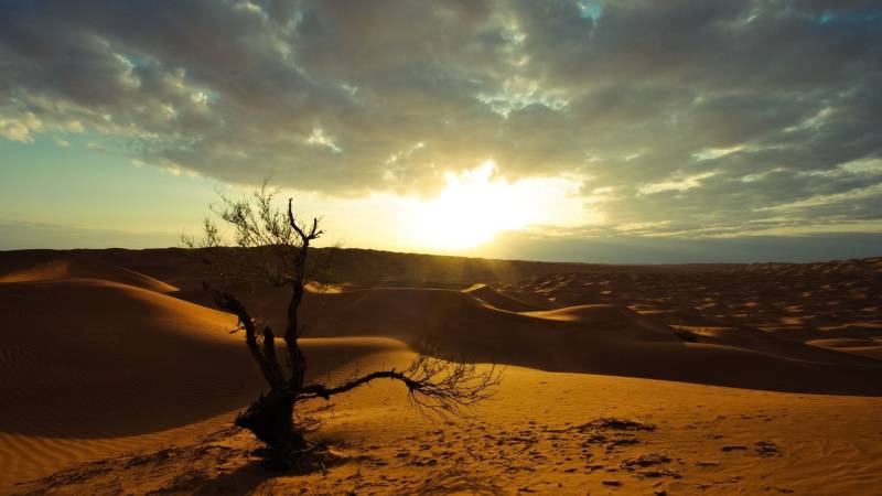 Die Temperatur zwischen Tag und Nacht kann extrem schwanken – bereite dich darauf vor