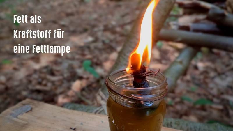 Eine Fettlampe ist eine großartige Lichtquelle im dunklen Winter