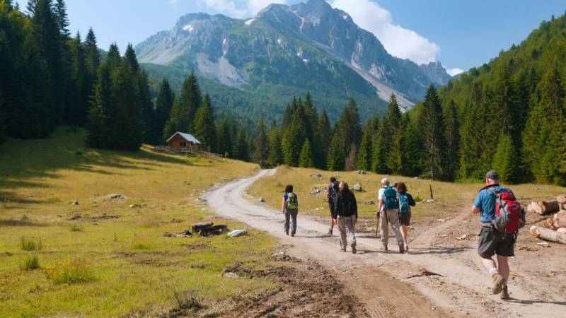 8 tips for leading a great group hike