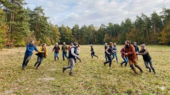 Warum Erwachsene wieder spielen sollten | Wildnispädagogik
