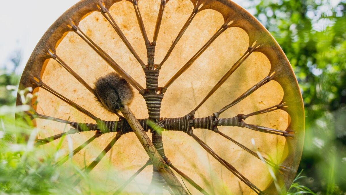 Eigene Trommel bauen (nur aus Material aus der Natur) trommel selbst bauen 3