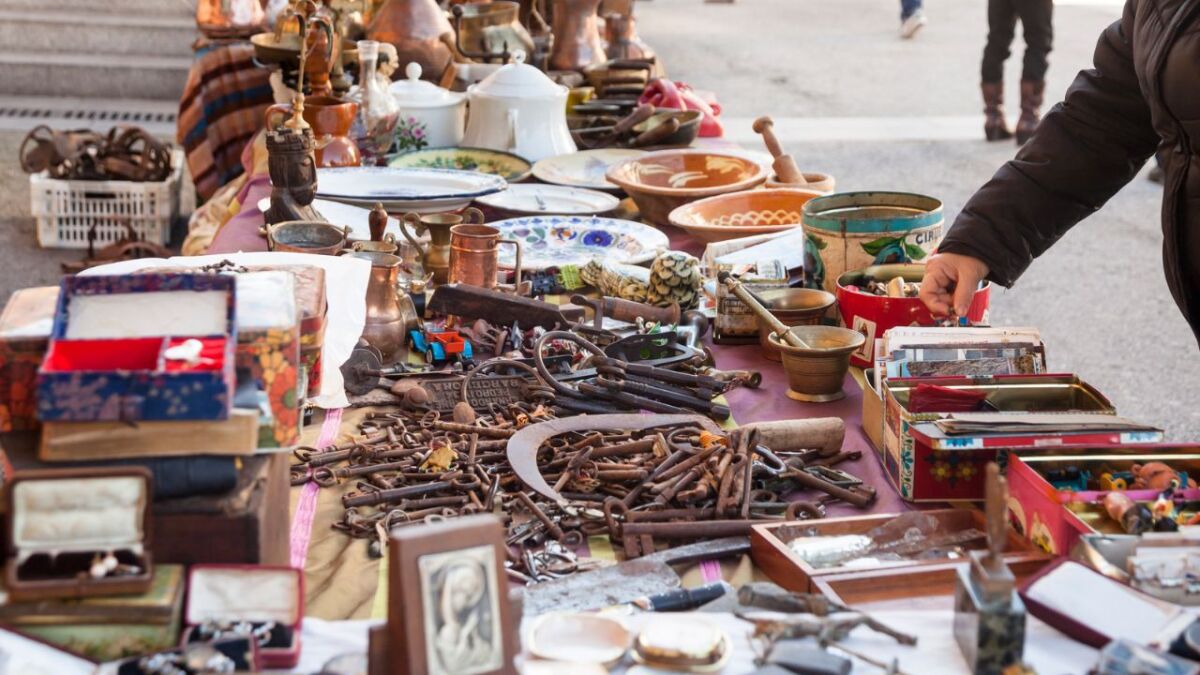 Flea markets and second-hand shops: treasure troves for equipment.