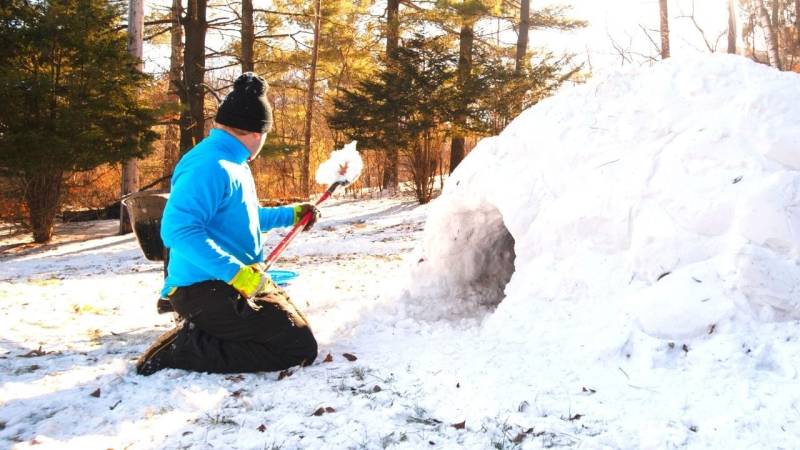 Eine Schneehöhle bauen