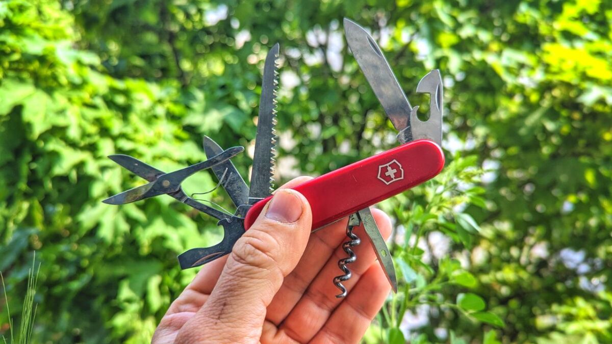 The Victorinox Huntsman in the test - A review of the popular Swiss Army Knife