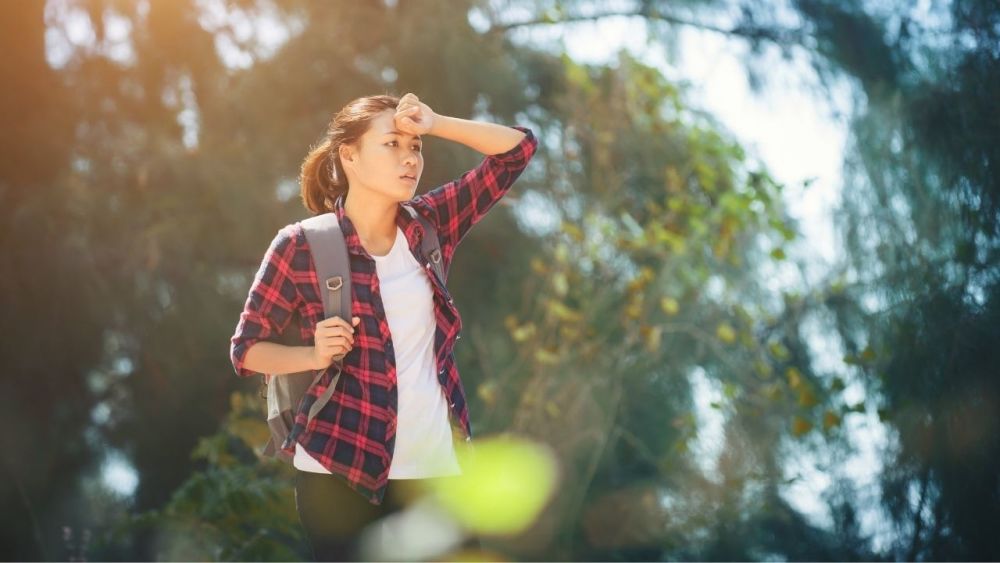 Not a good idea: Hiking in hot weather without a hat