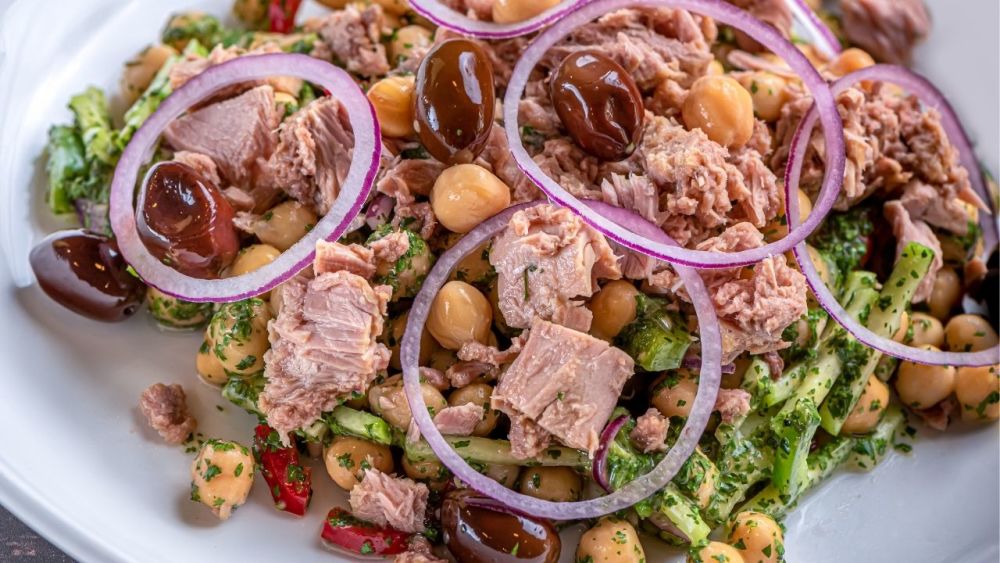 Chickpea salad is crunchy, fresh, and healthy