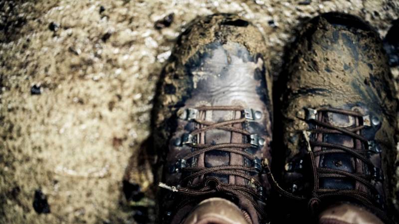 Da du viel auf den Fußen bist beim Wandern, sind gute Schuhe essenziell