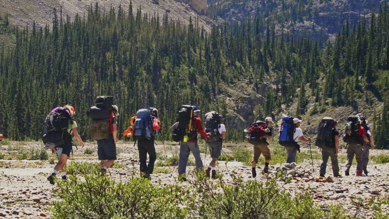 Beim Wandern triffst du Gleichgesinnte und du lernst neue Menschen kennen