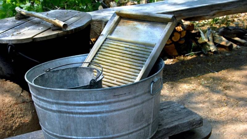 Nachhaltiges Waschen: Mit Asche zu sauberer Kleidung