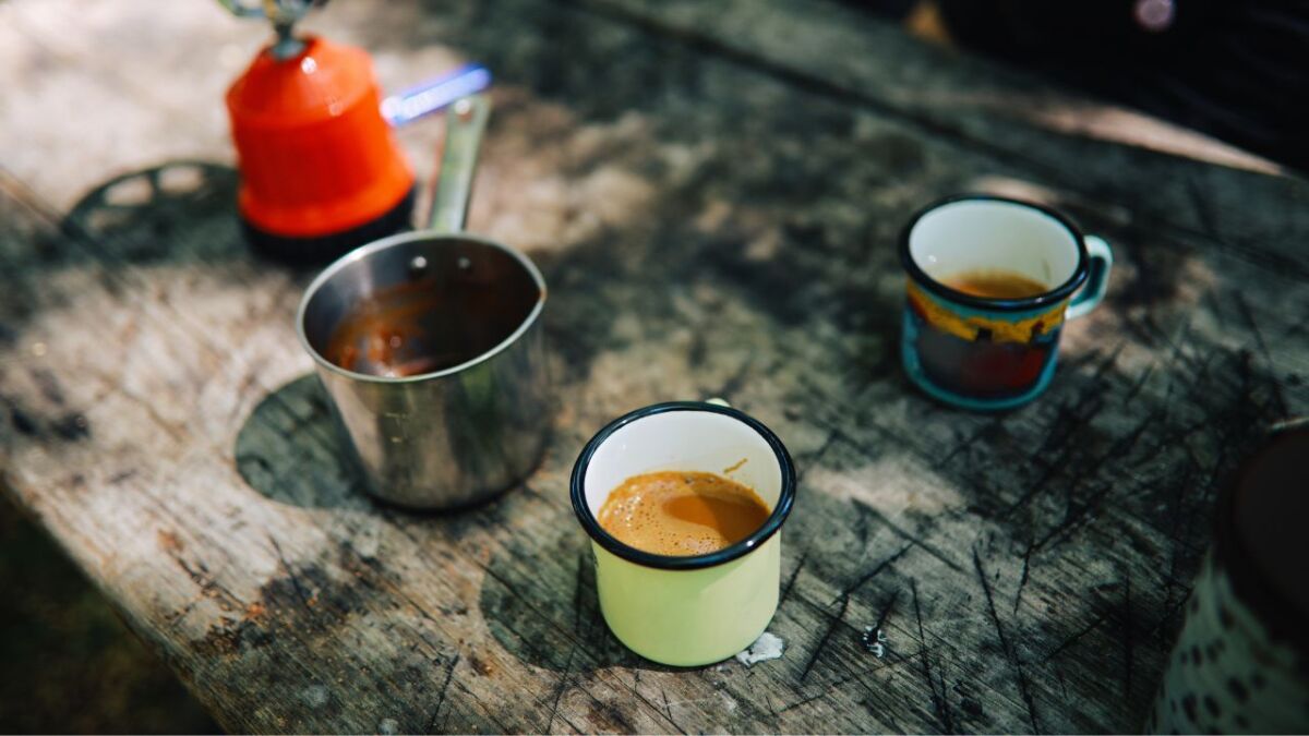 6 tolle Methoden, um leckeren Kaffee im Camp zu machen