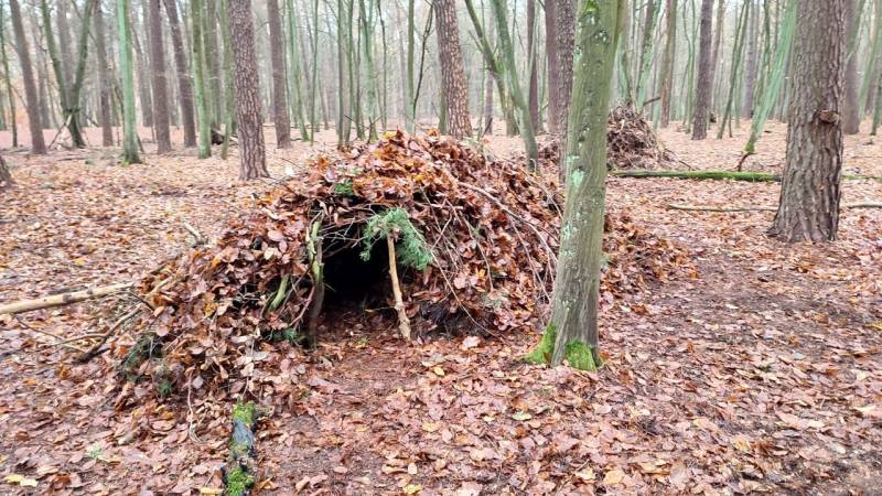 In solch einem Shelter bleibst du auch ohne Feuer warm