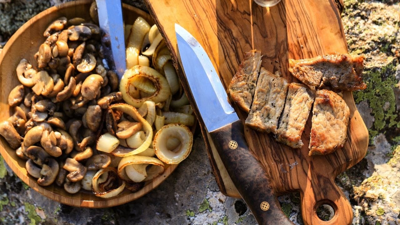 Ein deftiges Essen am Abend hält deinen Körper auch warm